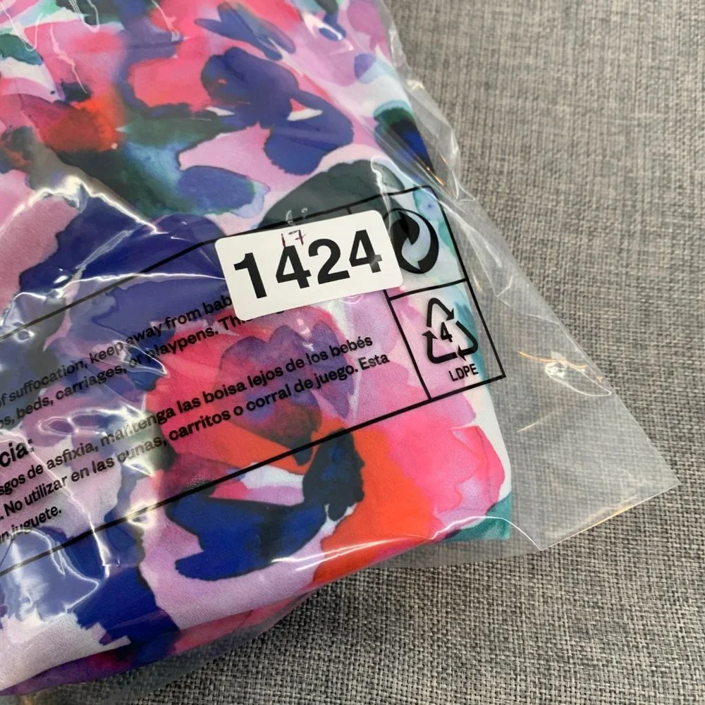 Cremieux Soft Watercolor Floral Blouse Sleeveless Large‎ Double Layered Detail - Picture 11 of 11